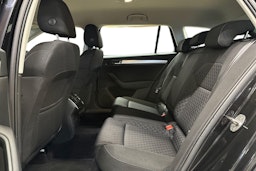 musta Skoda Superb 2021 kuva 10.