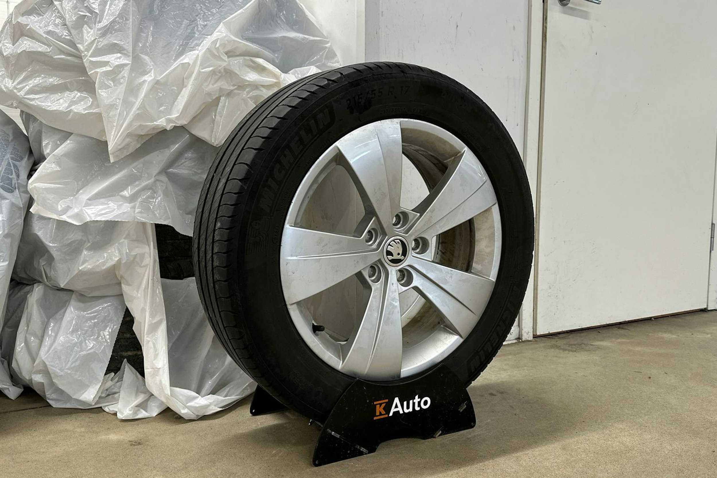 musta Skoda Superb 2021 kuva 13.