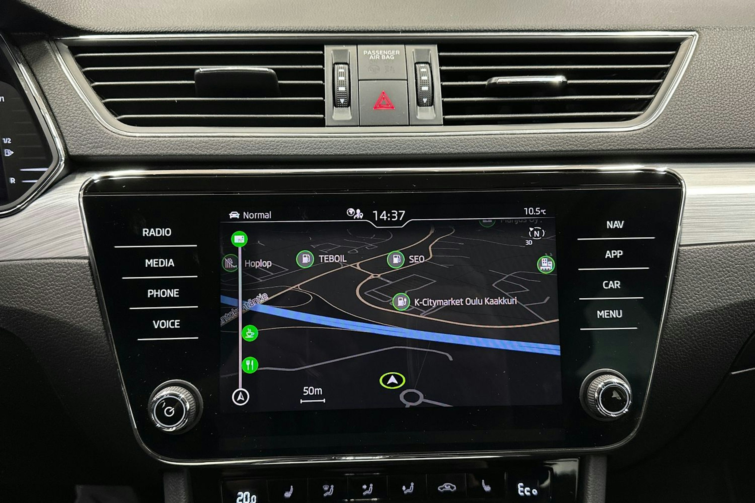 musta Skoda Superb 2021 kuva 15.