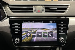 musta Skoda Superb 2021 kuva 17.