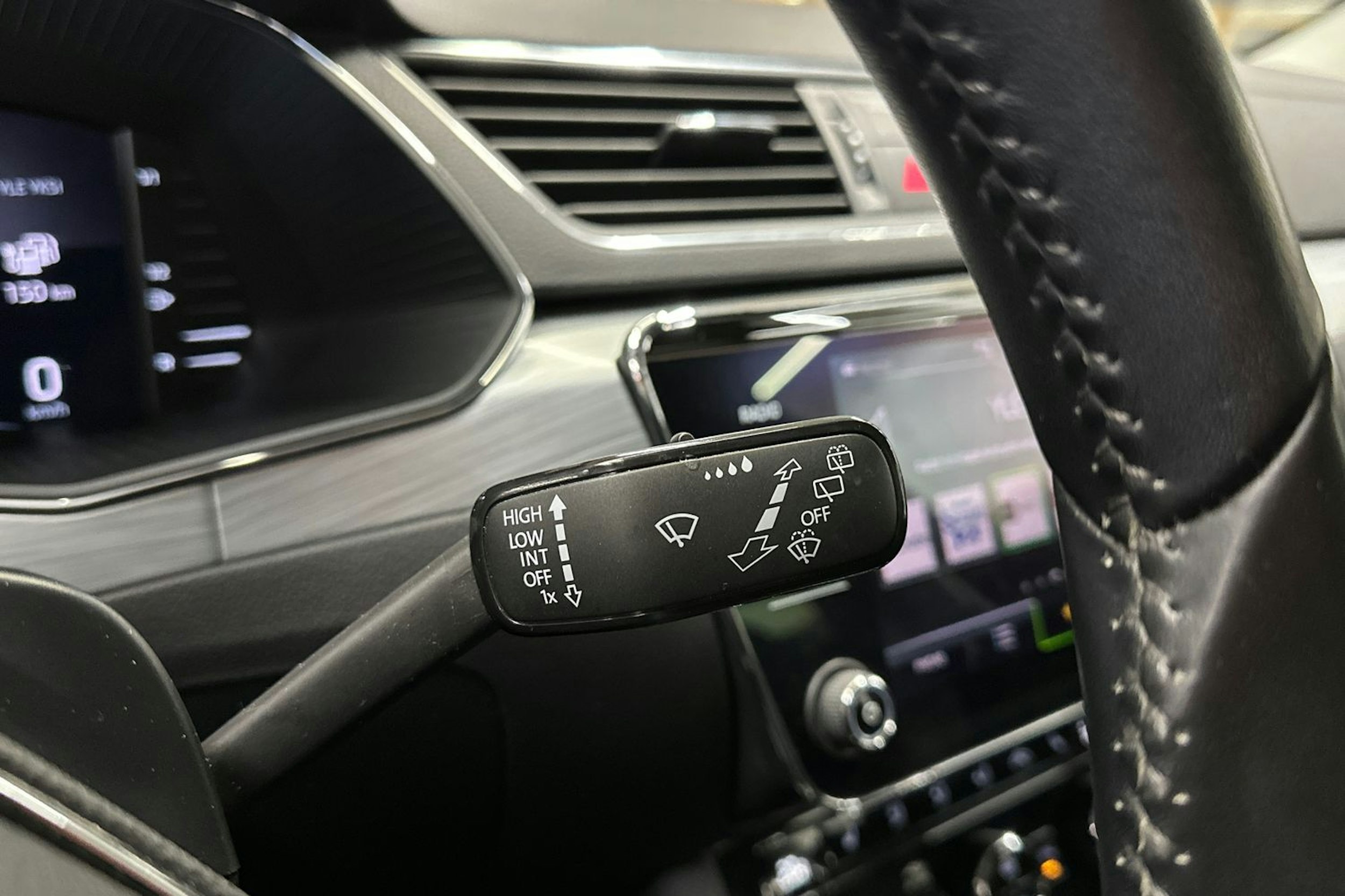 musta Skoda Superb 2021 kuva 25.