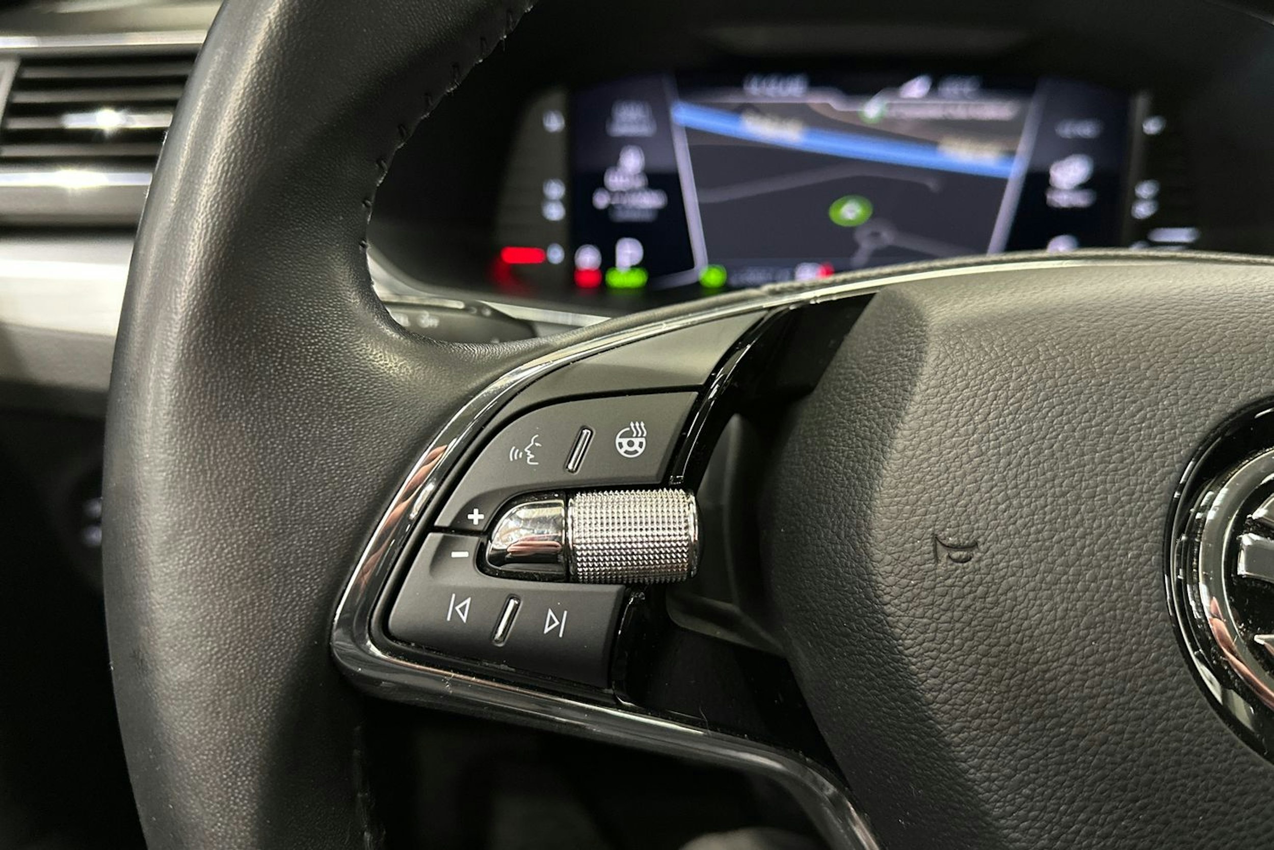 musta Skoda Superb 2021 kuva 26.