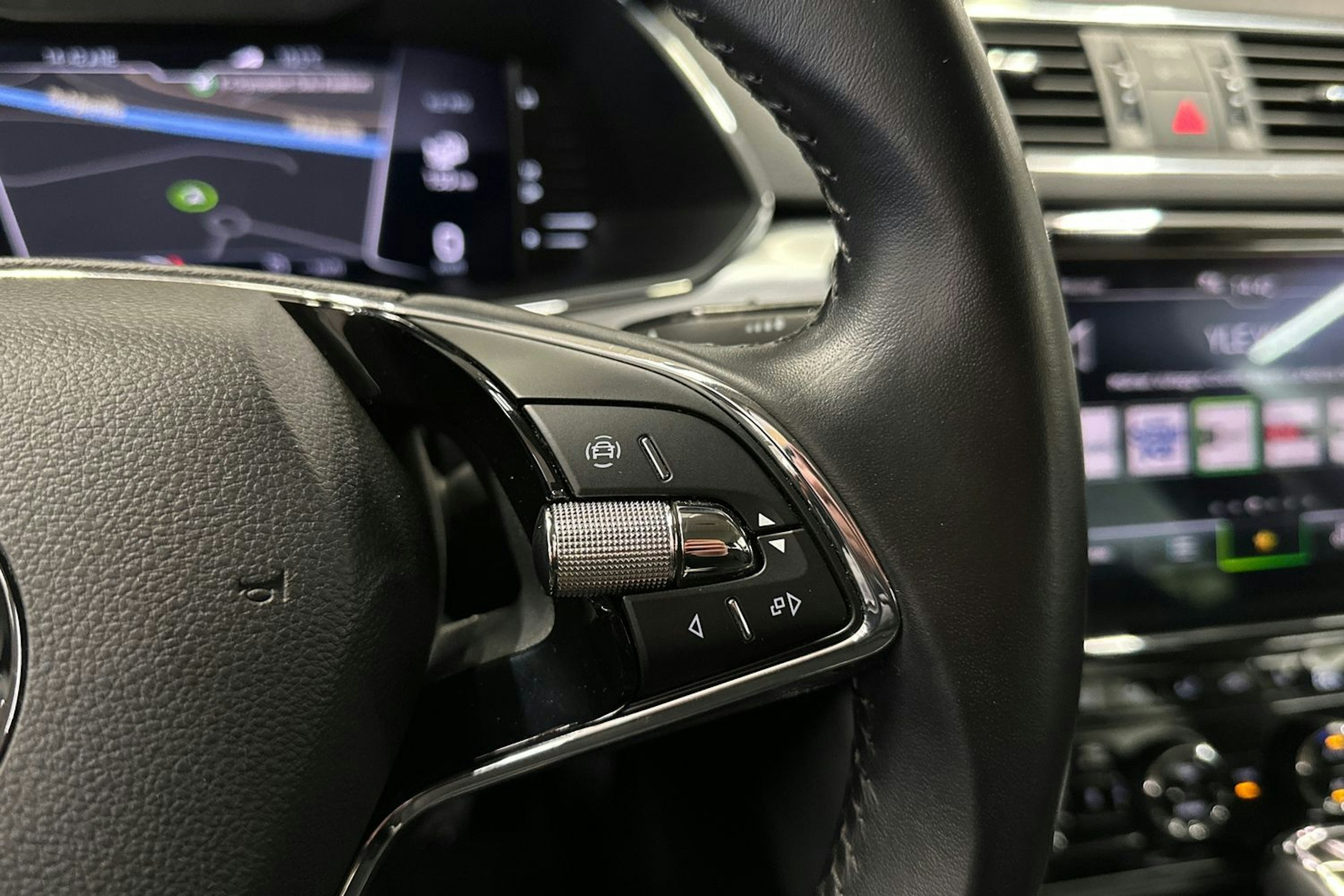 musta Skoda Superb 2021 kuva 27.