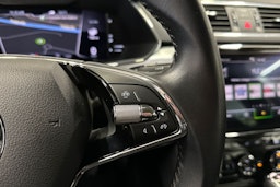 musta Skoda Superb 2021 kuva 27.