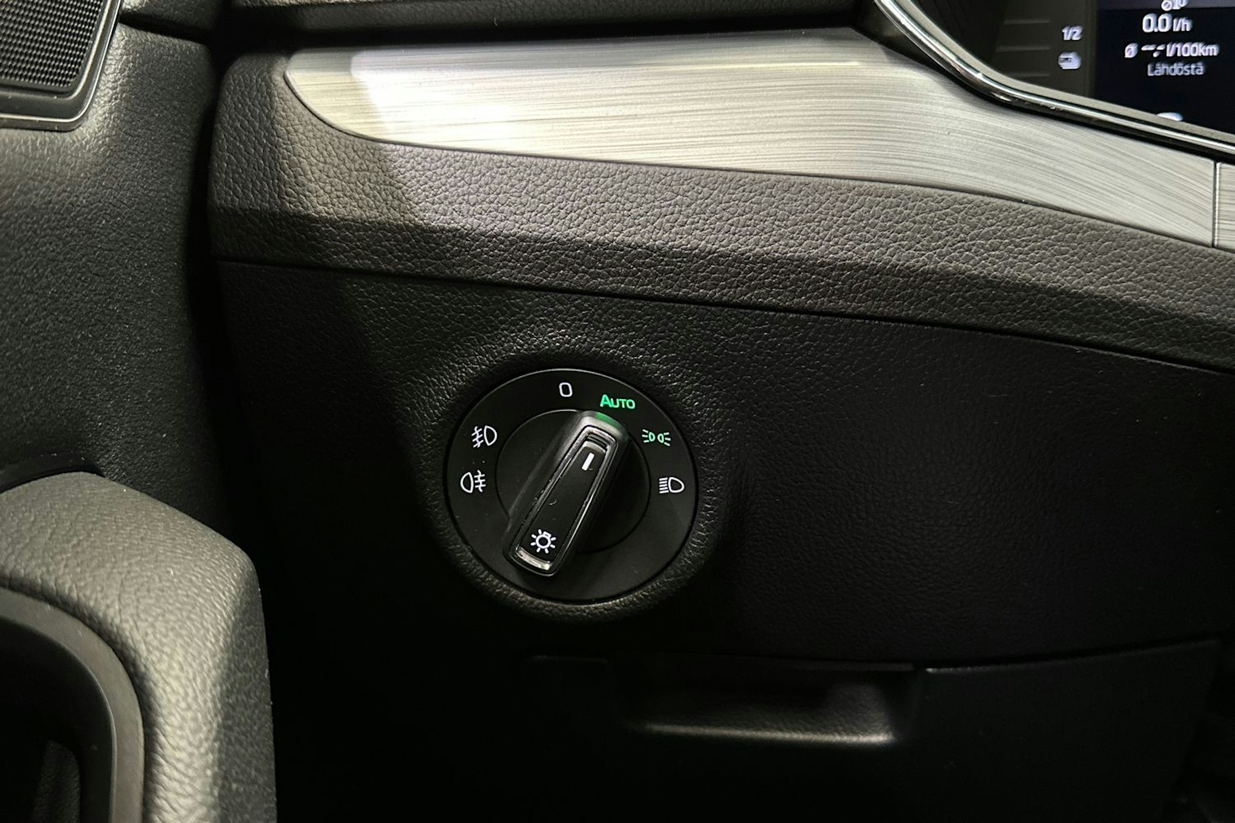 musta Skoda Superb 2021 kuva 28.