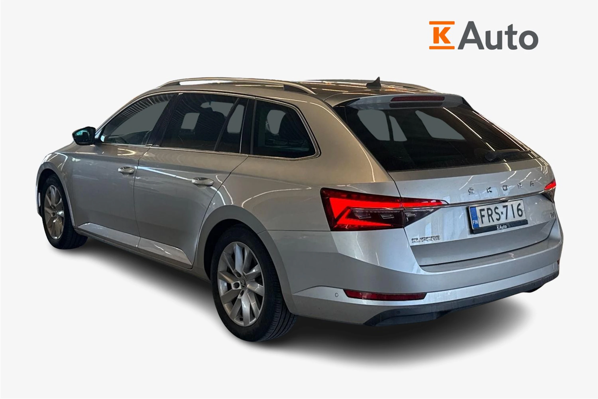 harmaa Skoda Superb 2021 kuva 2.