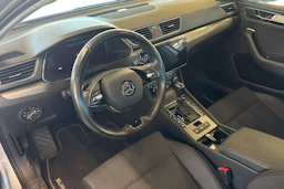 harmaa Skoda Superb 2021 kuva 3.
