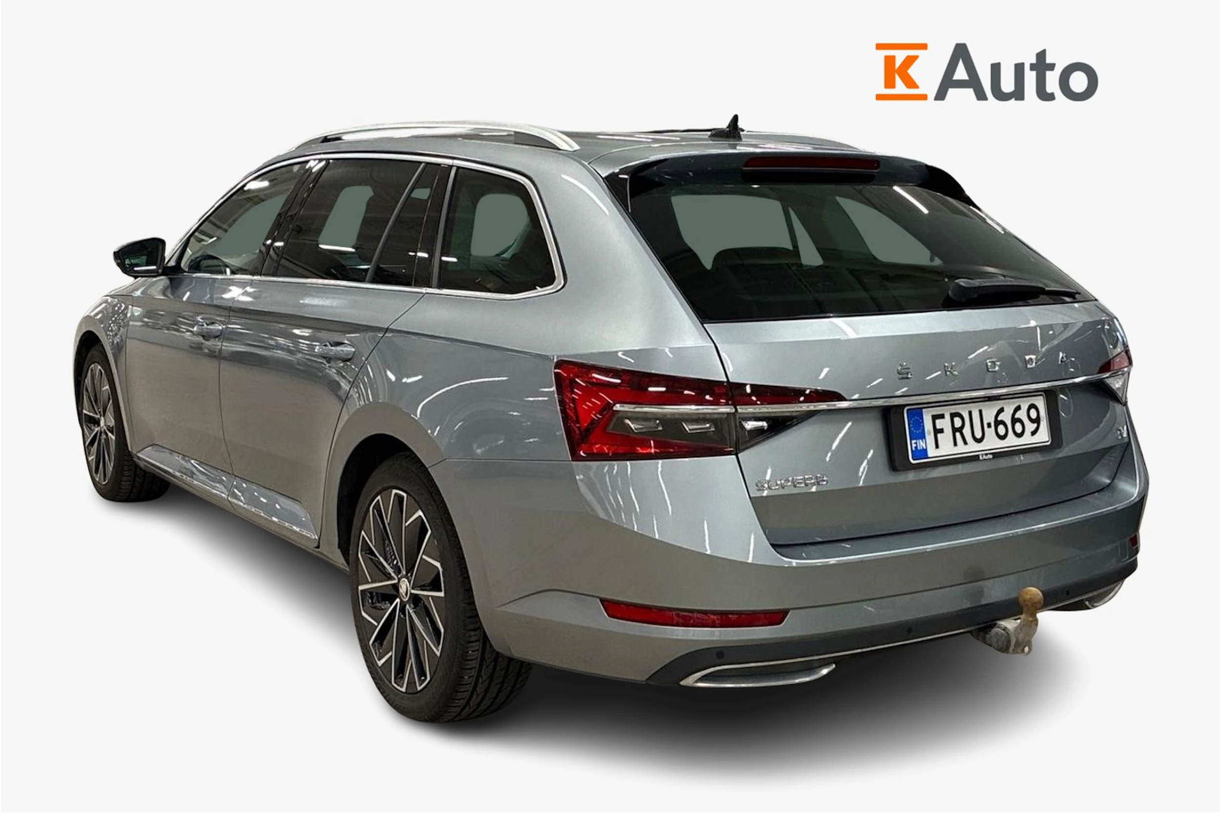 harmaa Skoda Superb 2021 kuva 2.