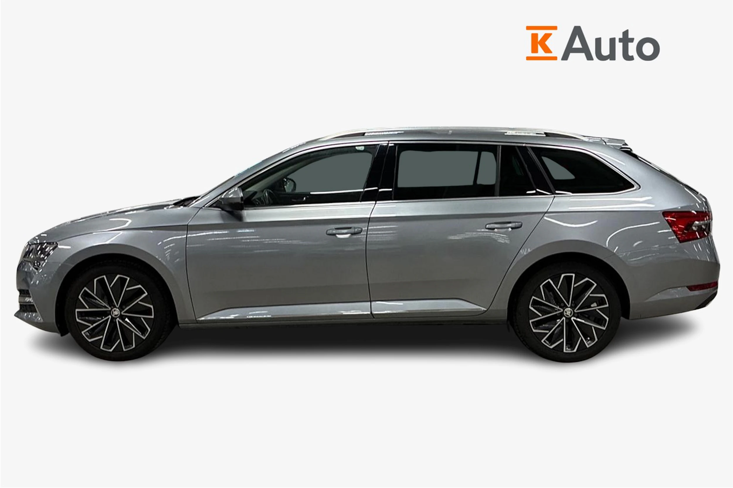 harmaa Skoda Superb 2021 kuva 5.