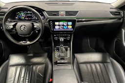 harmaa Skoda Superb 2021 kuva 7.