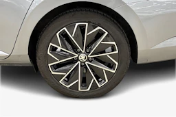 harmaa Skoda Superb 2021 kuva 9.