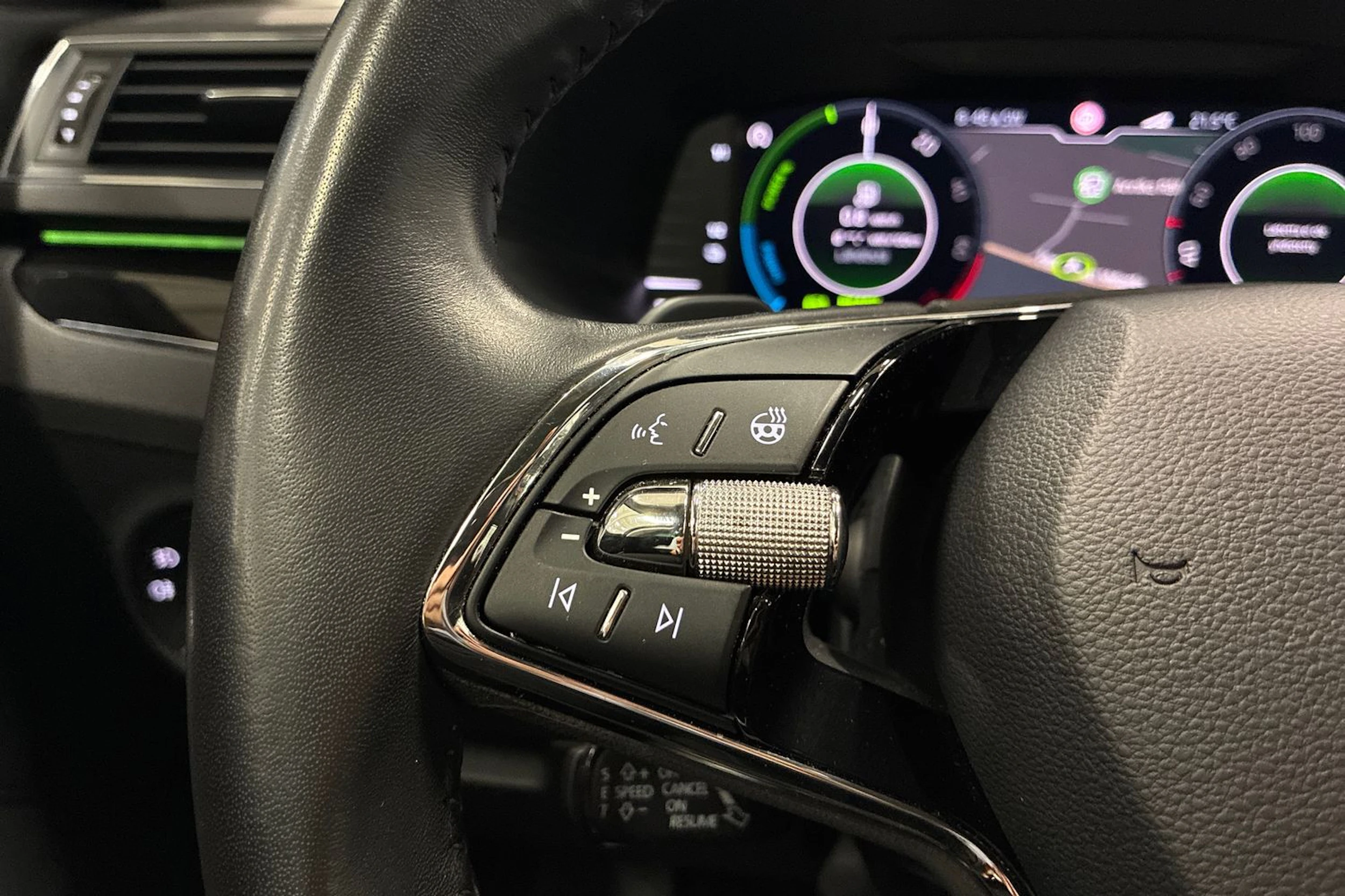 harmaa Skoda Superb 2021 kuva 13.