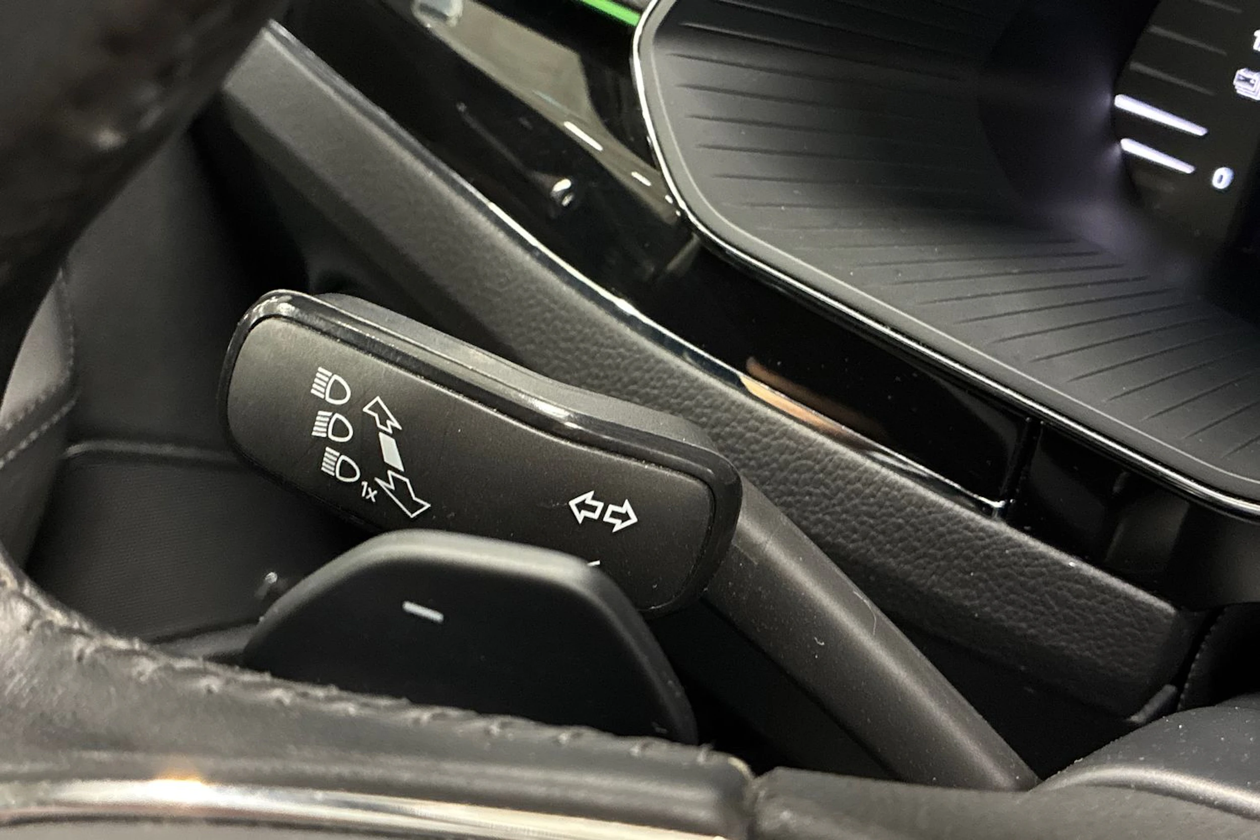 harmaa Skoda Superb 2021 kuva 16.