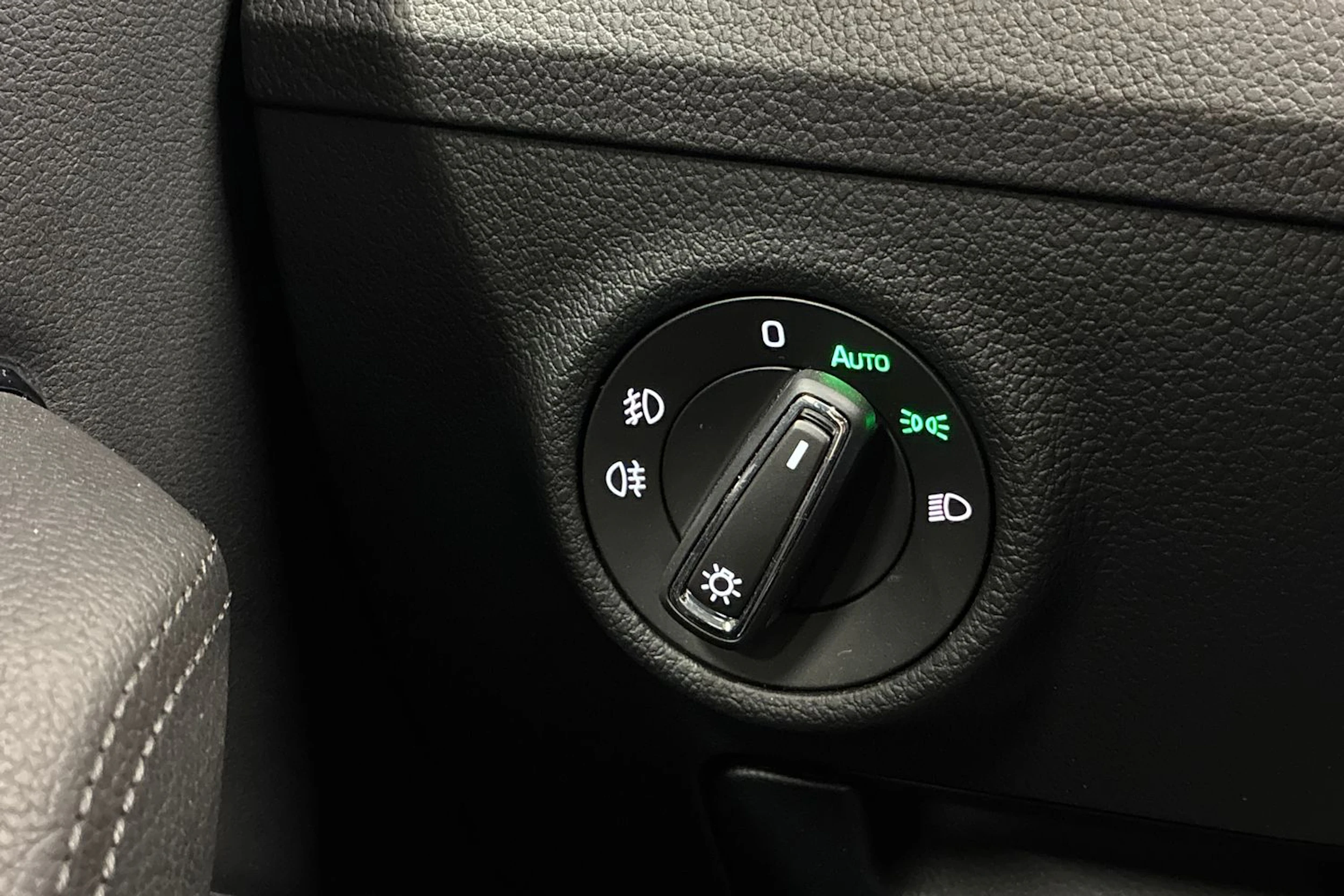 harmaa Skoda Superb 2021 kuva 17.