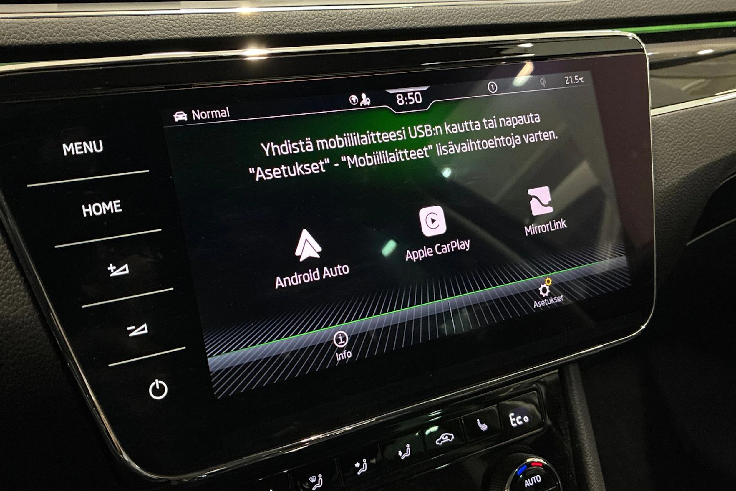 harmaa Skoda Superb 2021 kuva 23.