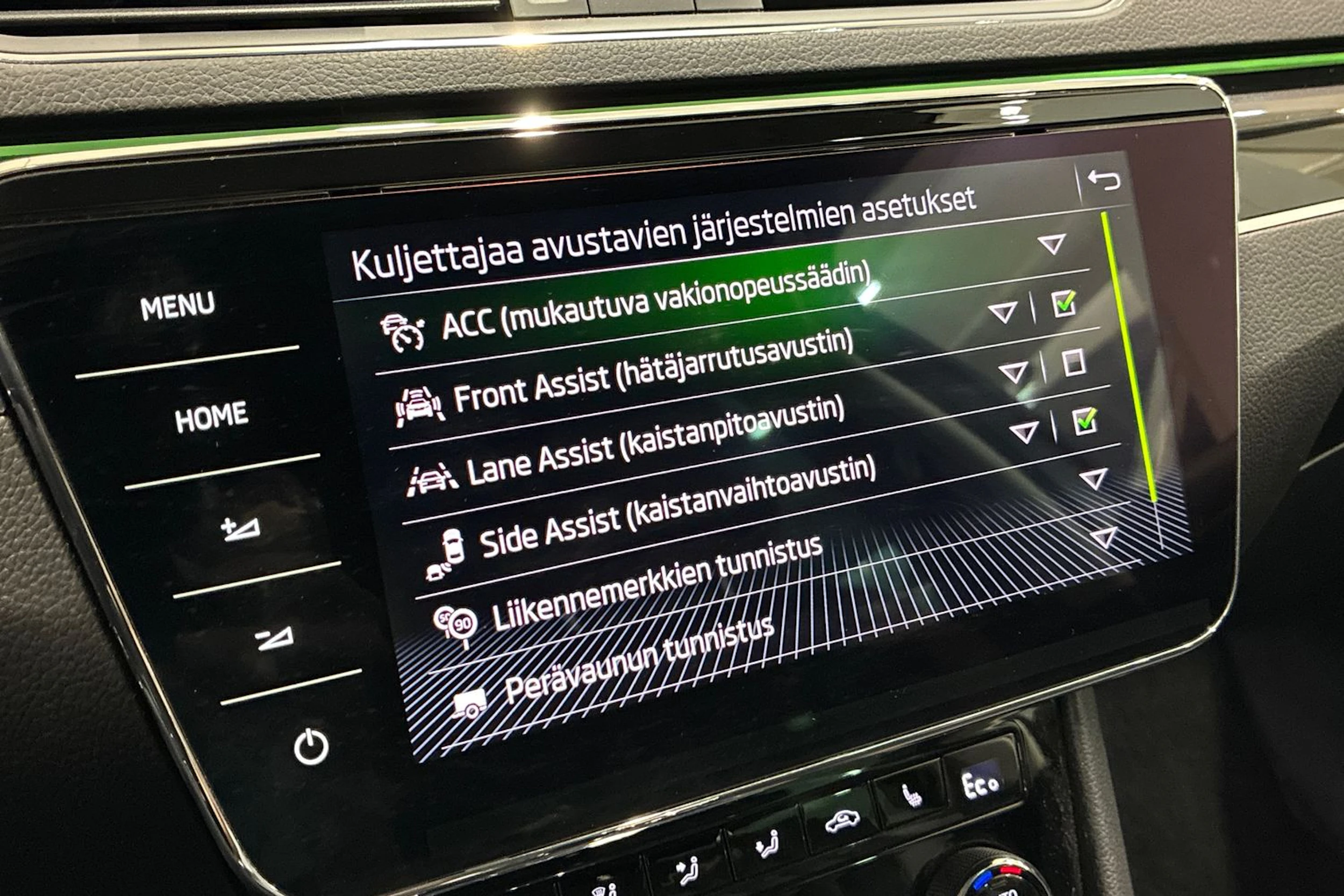 harmaa Skoda Superb 2021 kuva 24.