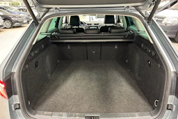 harmaa Skoda Superb 2021 kuva 28.