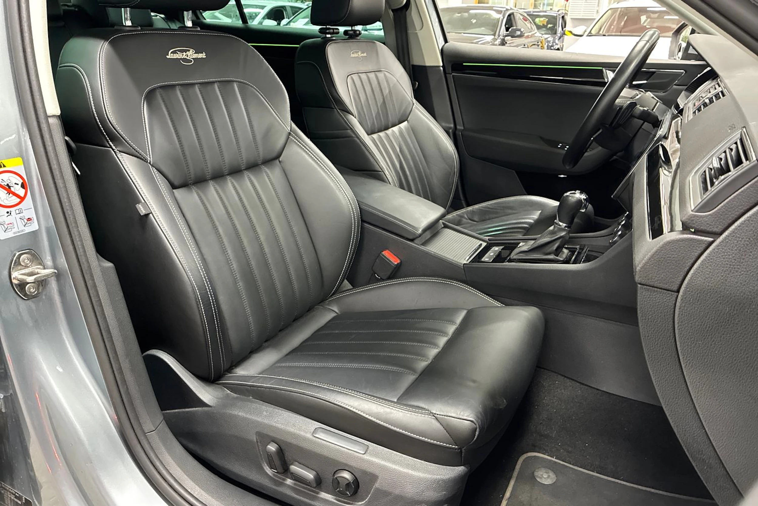 harmaa Skoda Superb 2021 kuva 32.