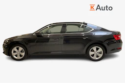 musta Skoda Superb 2021 kuva 5.
