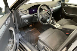 musta Skoda Superb 2021 kuva 6.