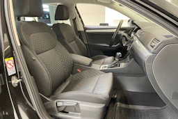 musta Skoda Superb 2021 kuva 13.
