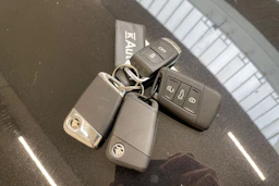 musta Skoda Superb 2021 kuva 16.