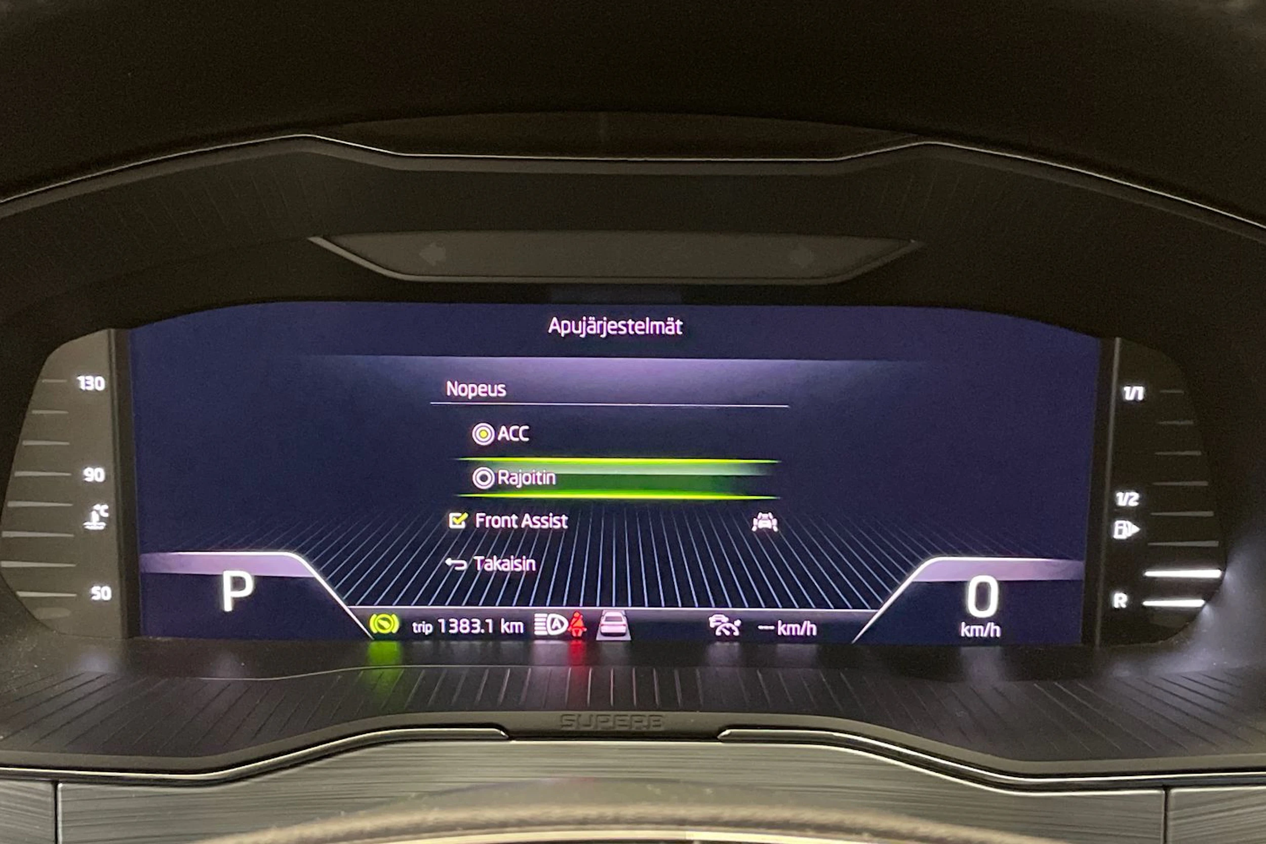musta Skoda Superb 2021 kuva 19.