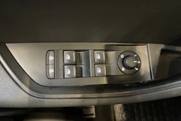 musta Skoda Superb 2021 kuva 21.