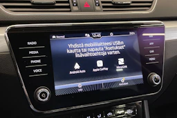 musta Skoda Superb 2021 kuva 28.