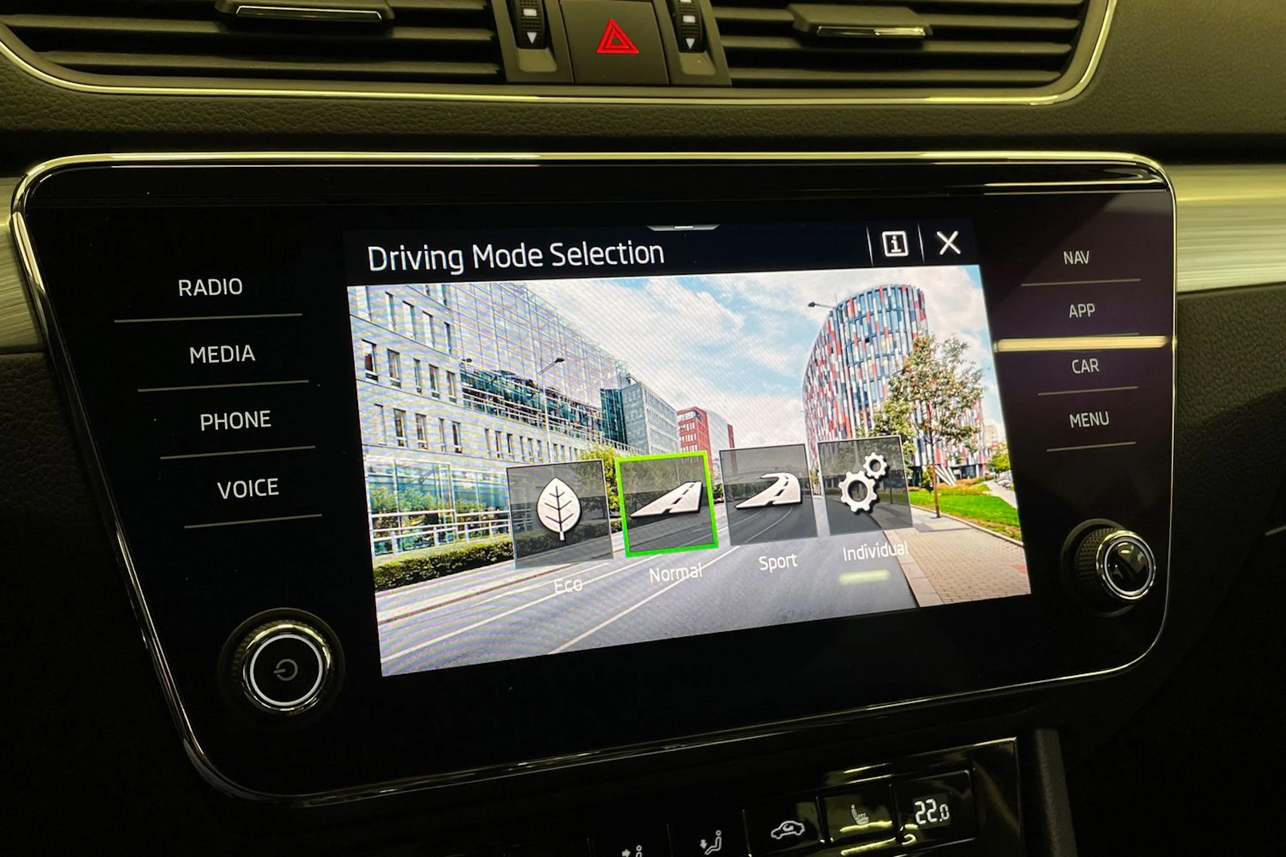 musta Skoda Superb 2021 kuva 30.