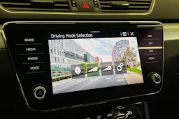 musta Skoda Superb 2021 kuva 30.