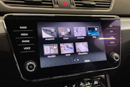 musta Skoda Superb 2021 kuva 32.