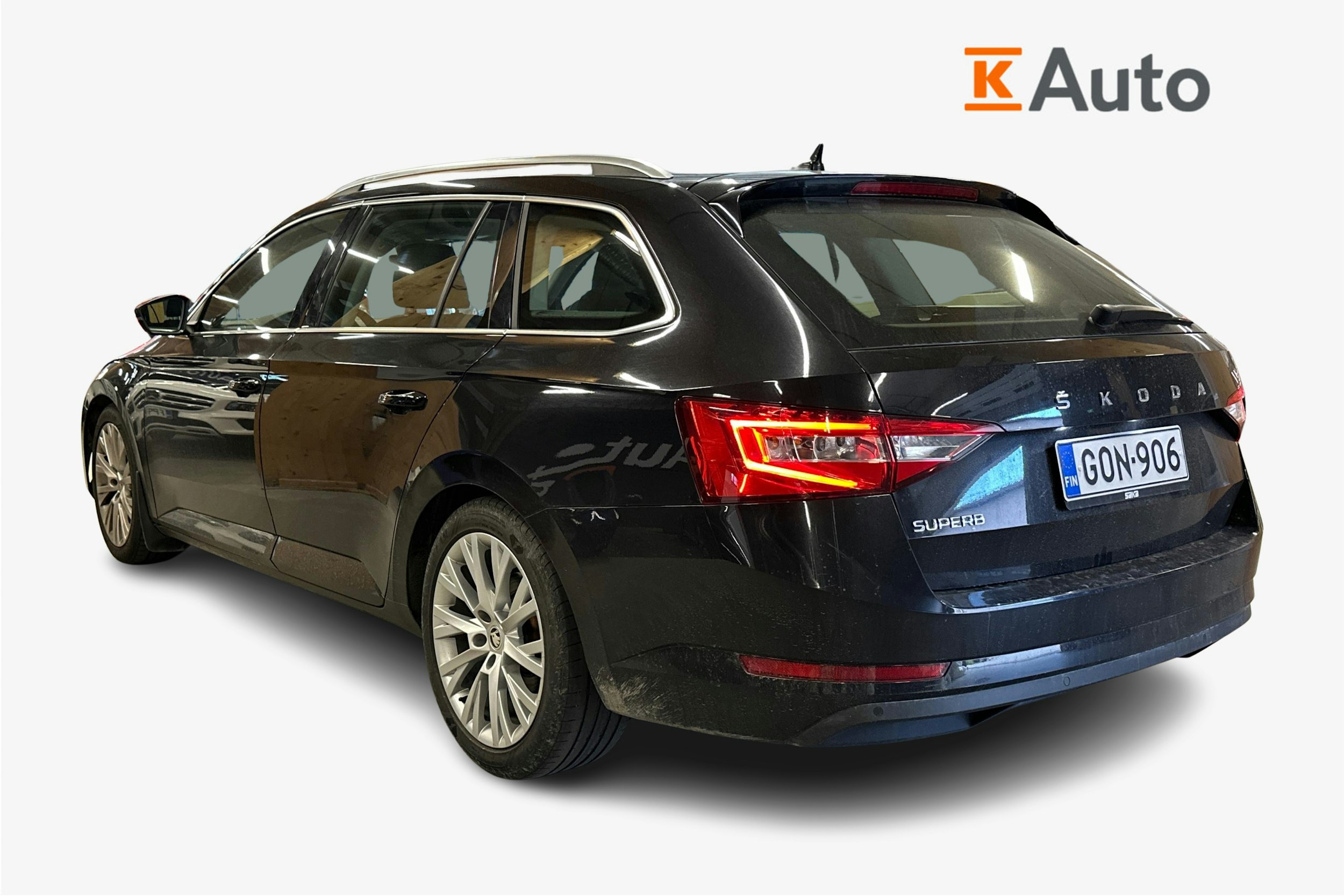 musta Skoda Superb 2021 kuva 2.