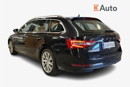 musta Skoda Superb 2021 kuva 2.