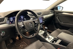 musta Skoda Superb 2021 kuva 3.