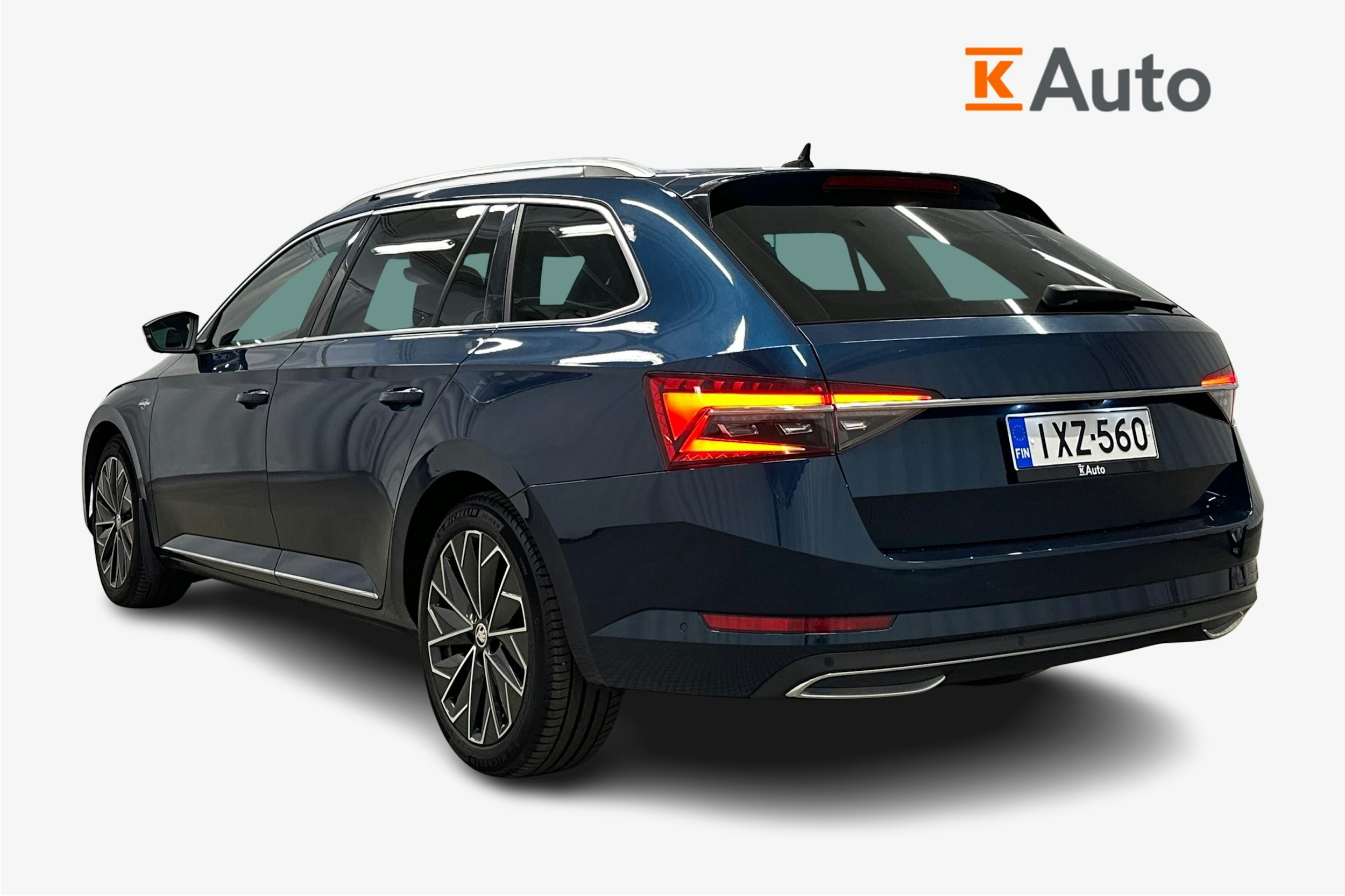 sininen Skoda Superb 2021 kuva 2.
