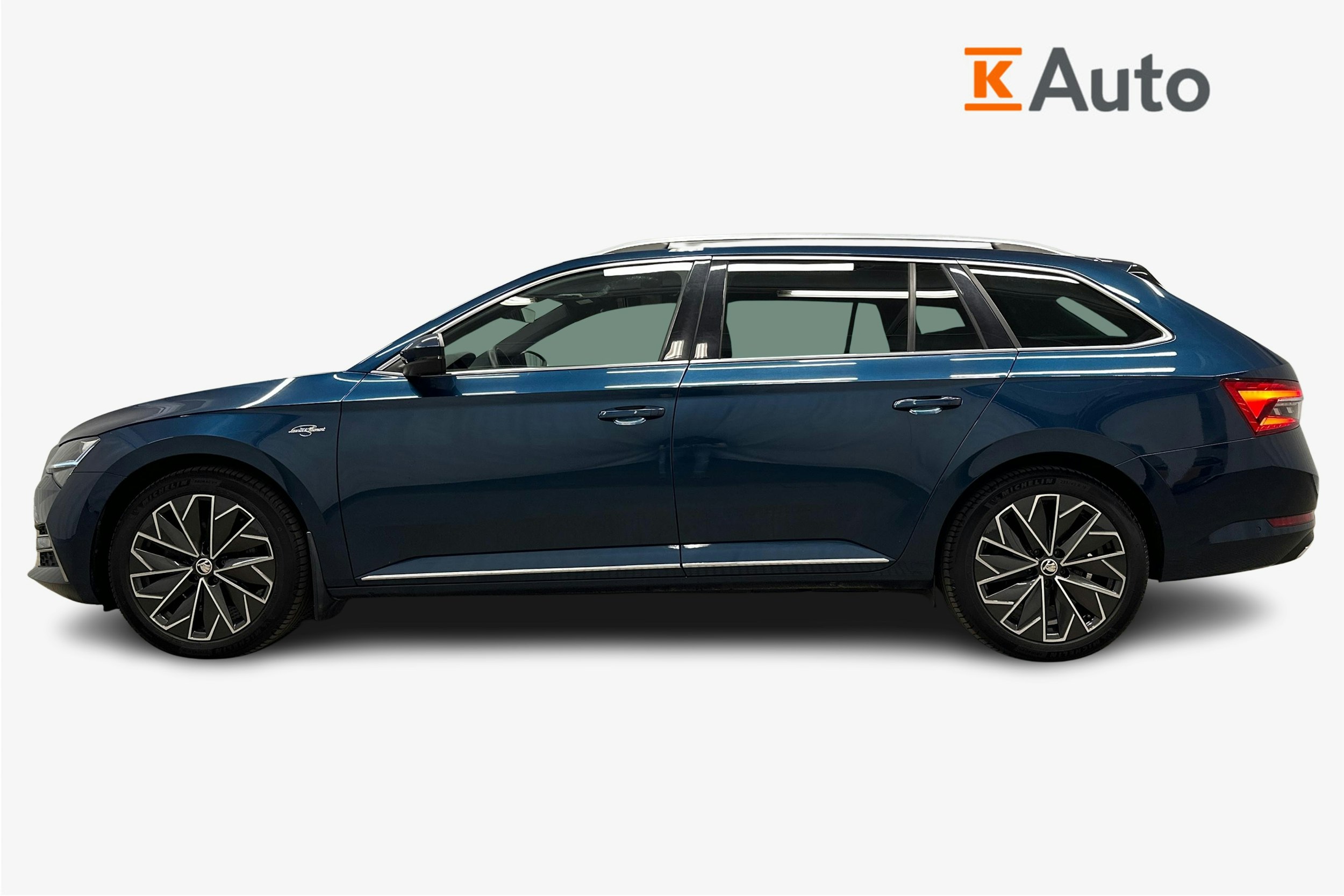 sininen Skoda Superb 2021 kuva 5.