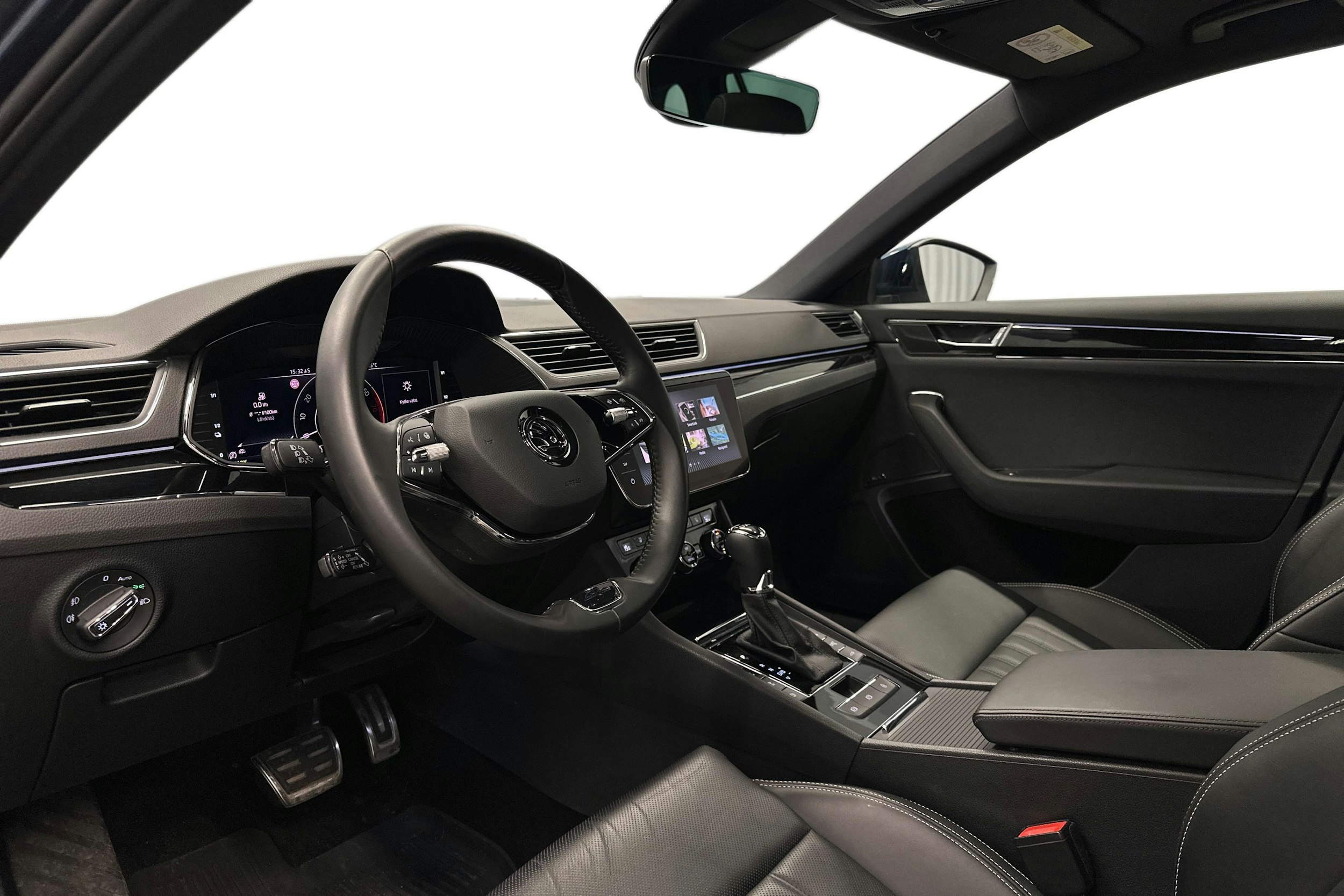 sininen Skoda Superb 2021 kuva 6.