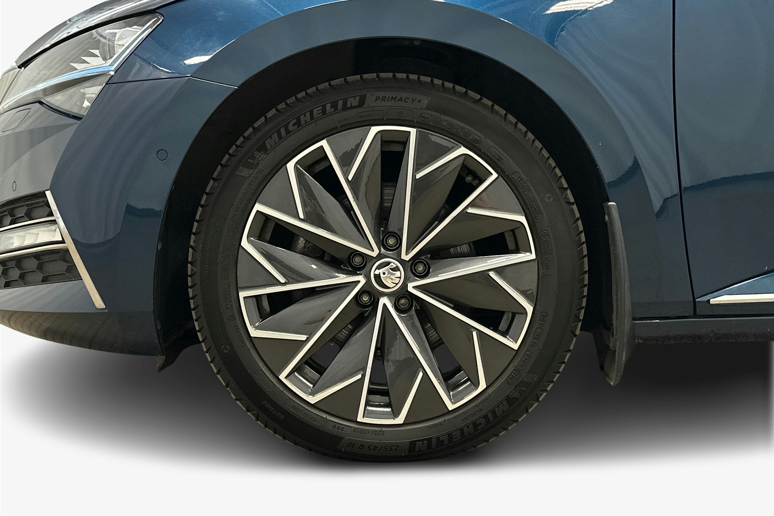 sininen Skoda Superb 2021 kuva 9.