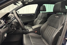 sininen Skoda Superb 2021 kuva 15.