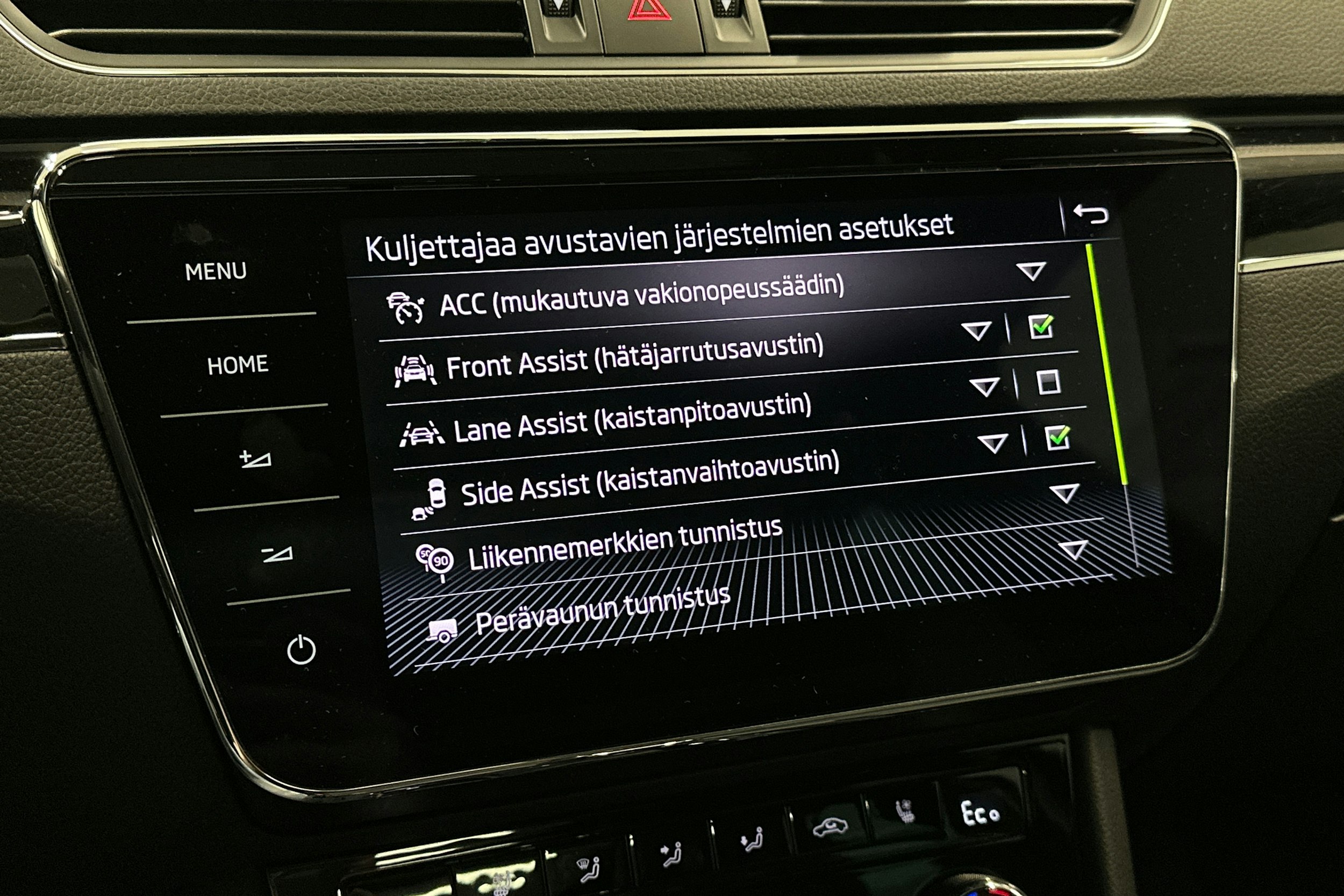 sininen Skoda Superb 2021 kuva 26.