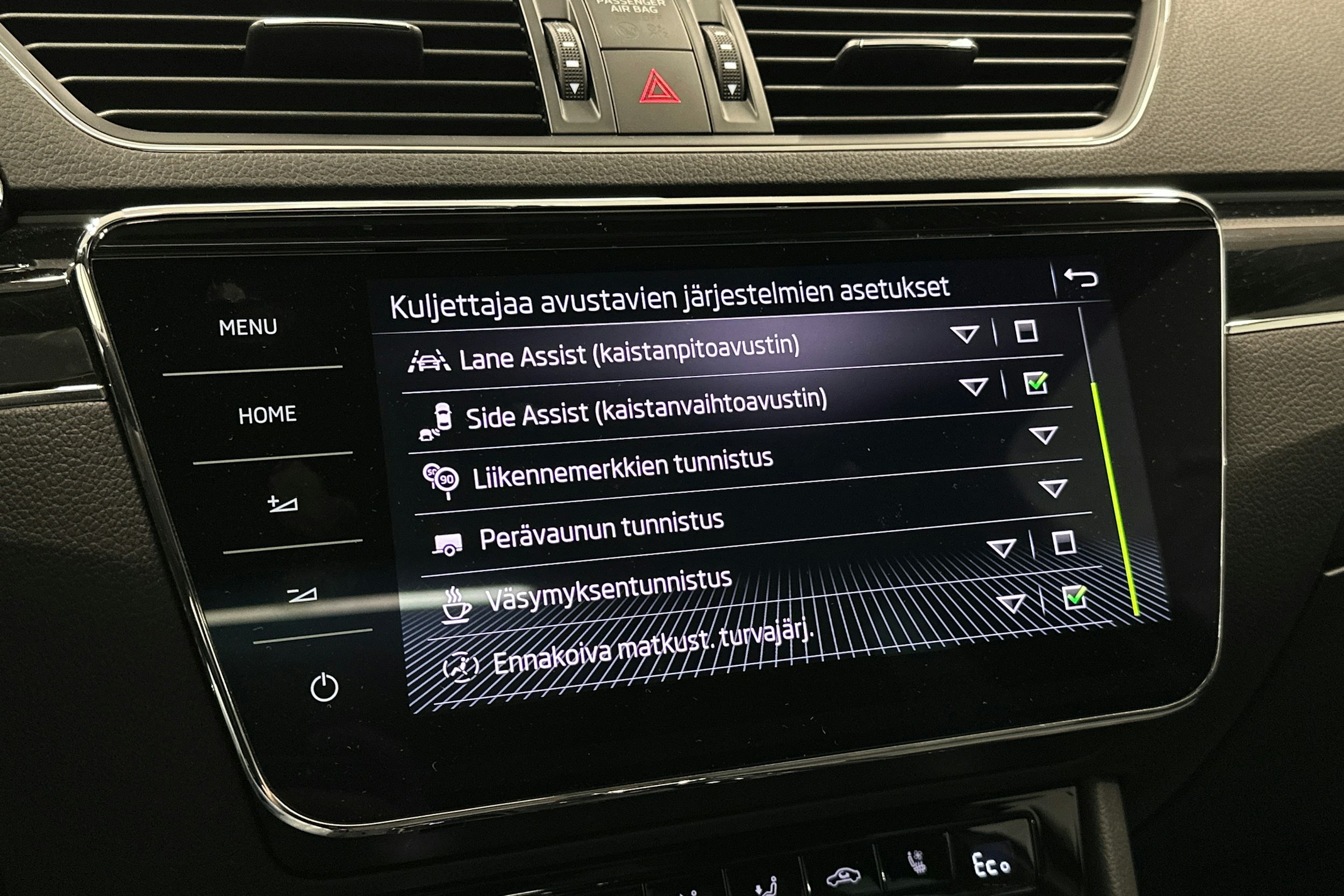 sininen Skoda Superb 2021 kuva 27.
