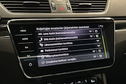 sininen Skoda Superb 2021 kuva 27.