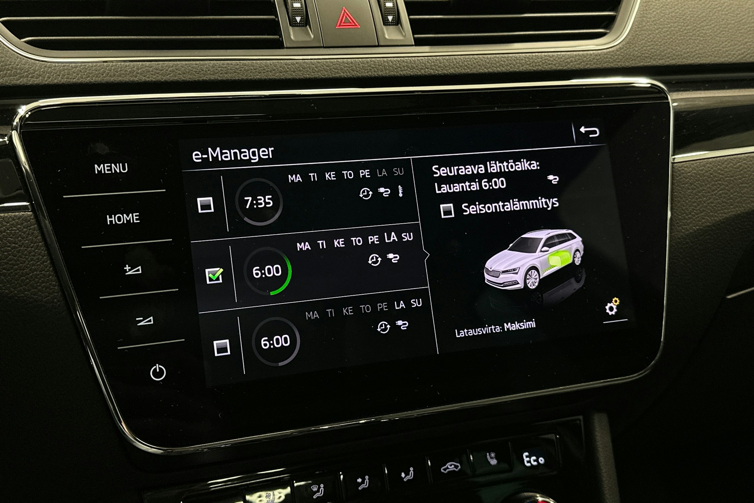 sininen Skoda Superb 2021 kuva 28.