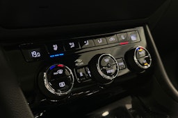 sininen Skoda Superb 2021 kuva 31.
