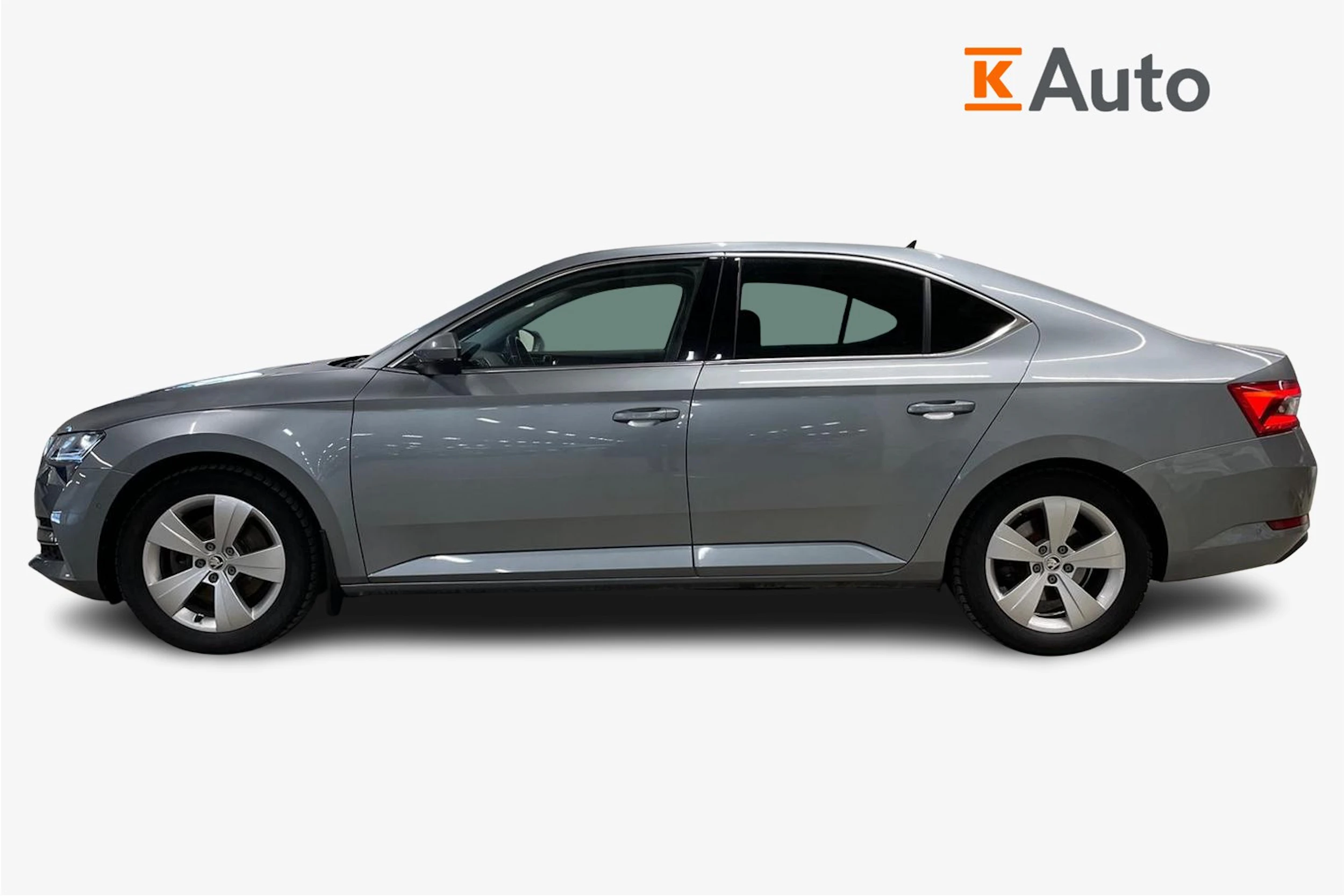 harmaa Skoda Superb 2021 kuva 5.