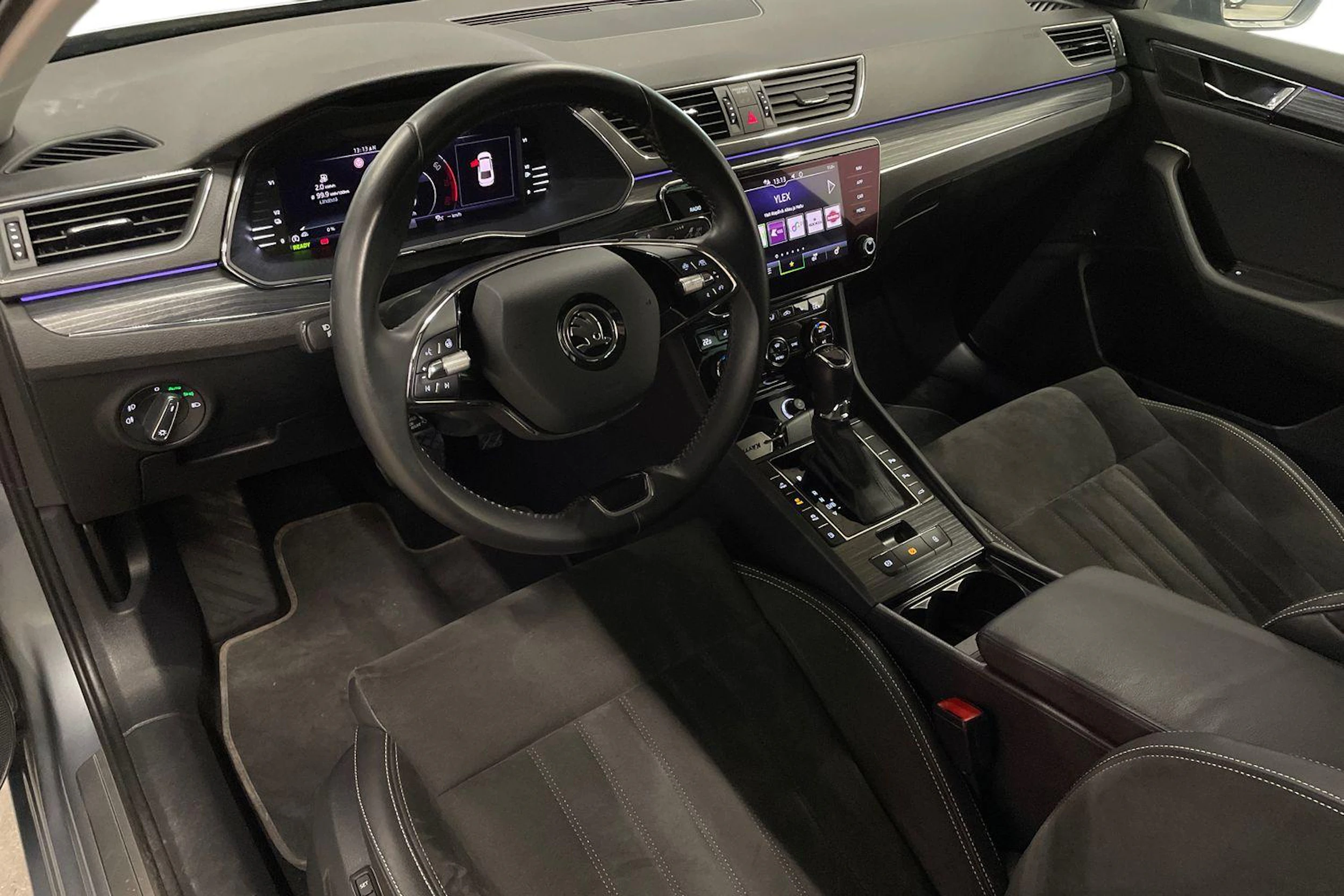 harmaa Skoda Superb 2021 kuva 6.