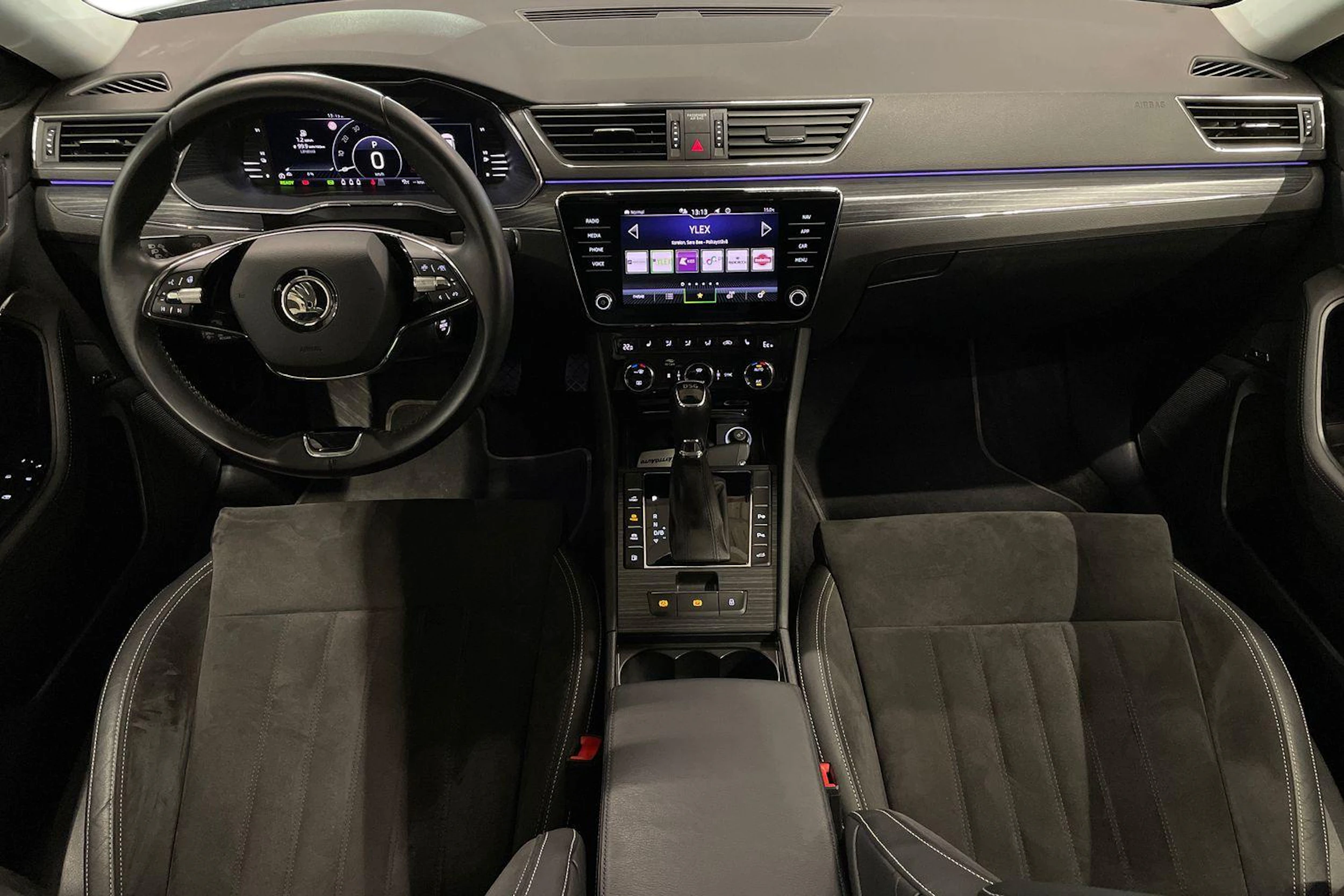 harmaa Skoda Superb 2021 kuva 7.