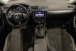 harmaa Skoda Superb 2021 kuva 7.