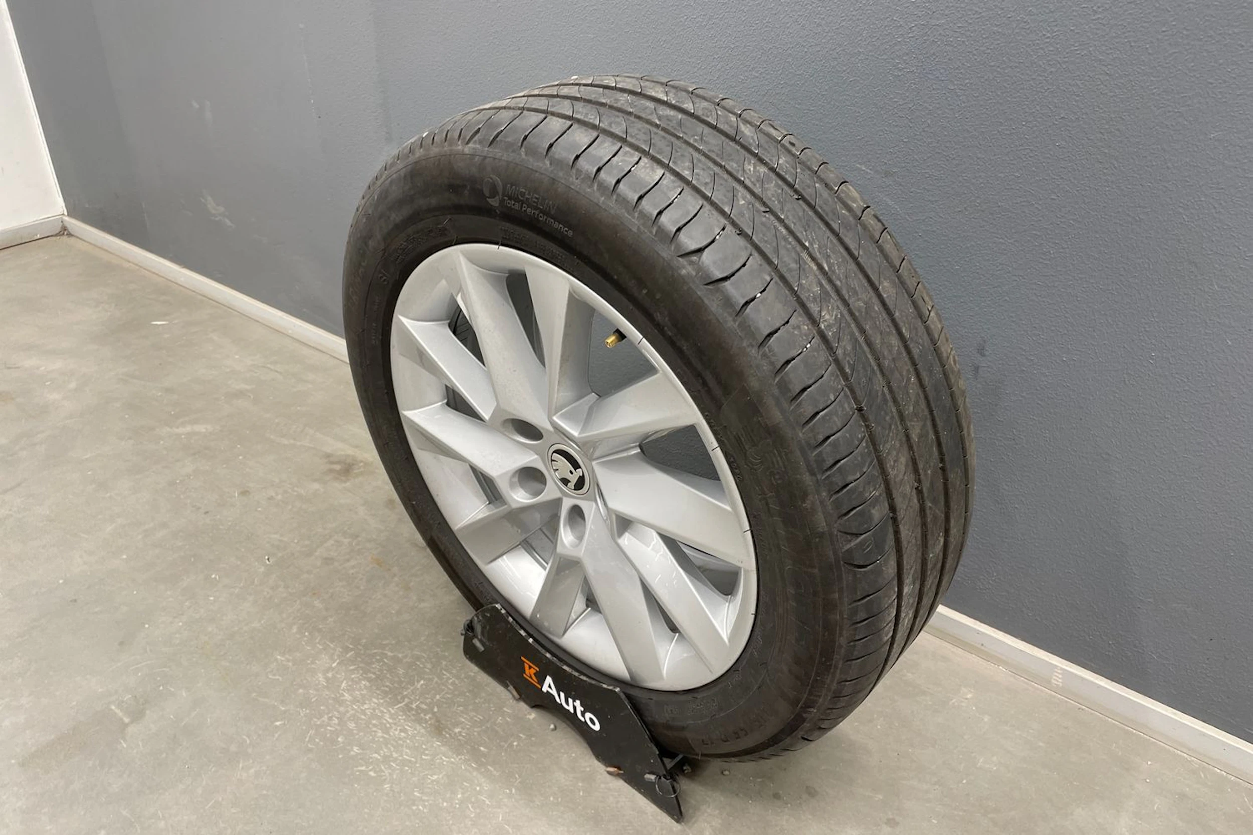 harmaa Skoda Superb 2021 kuva 11.